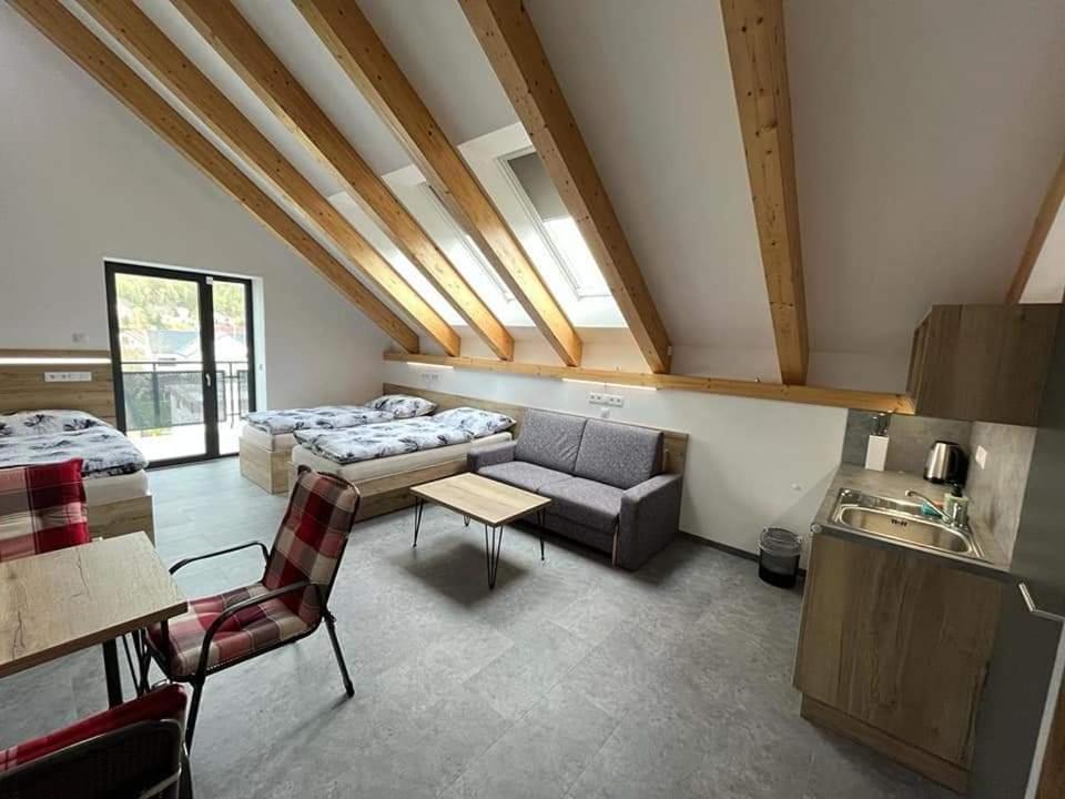 Kunc - V Soukromi - Borova 607, - Stredni Cechy Homestay *
