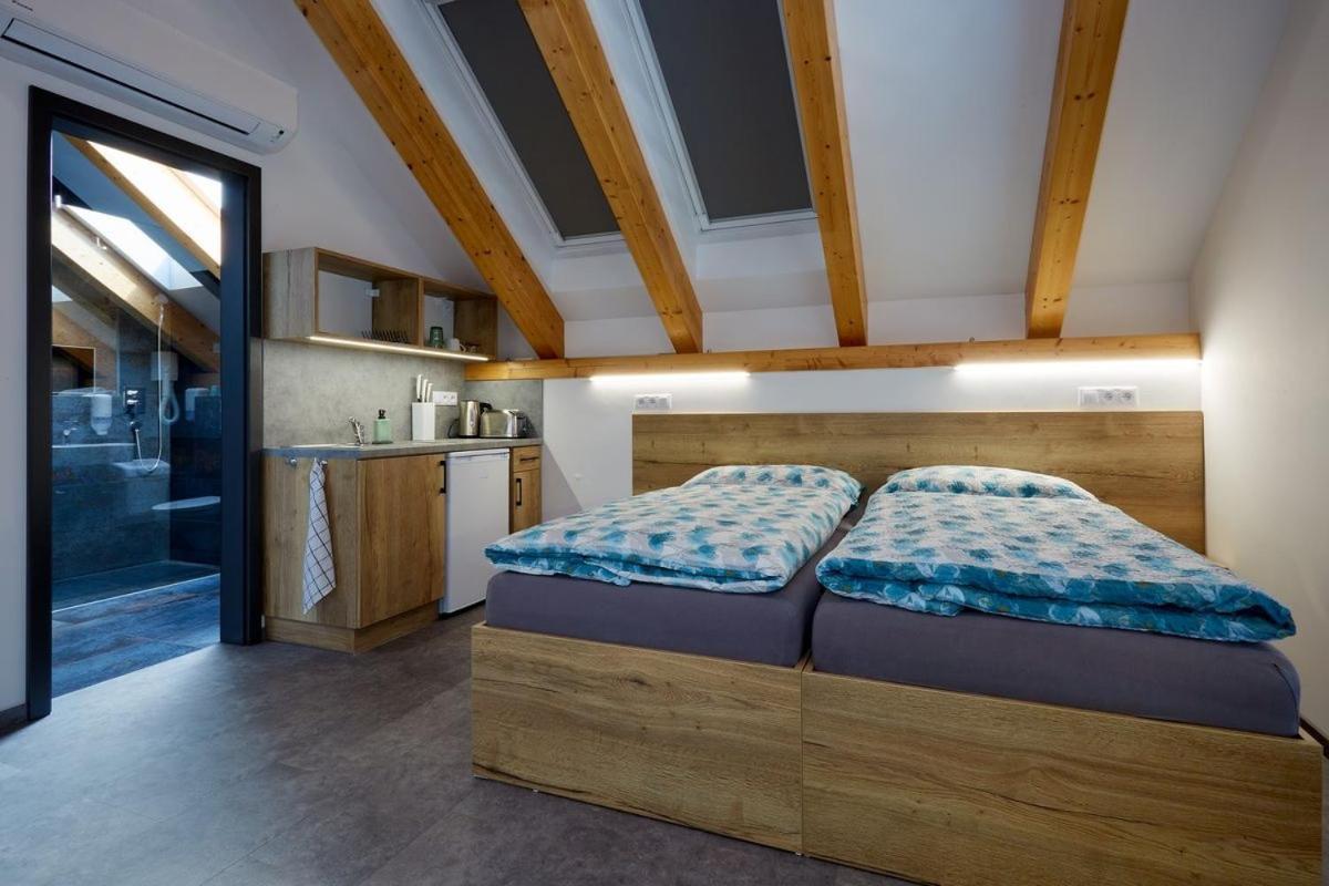 Homestay Kunc - V Soukromi - Borova 607, - Stredni Cechy *
