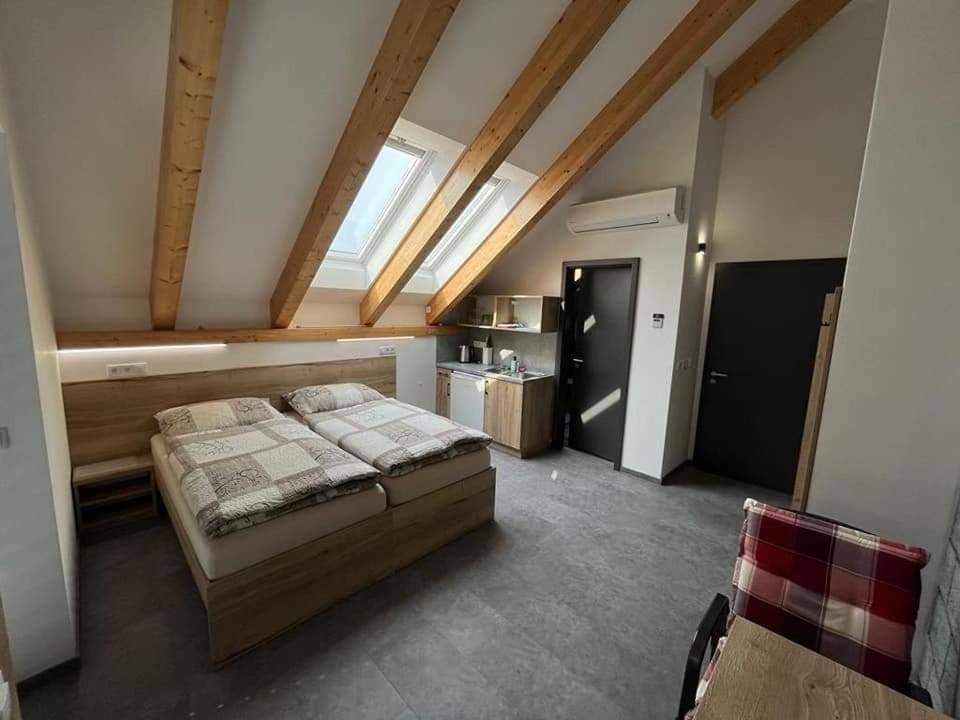 Homestay Kunc - V Soukromi - Borova 607, - Stredni Cechy