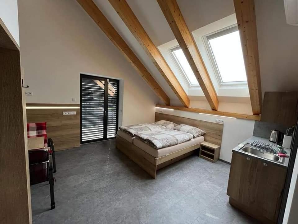 Kunc - V Soukromi - Borova 607, - Stredni Cechy Homestay