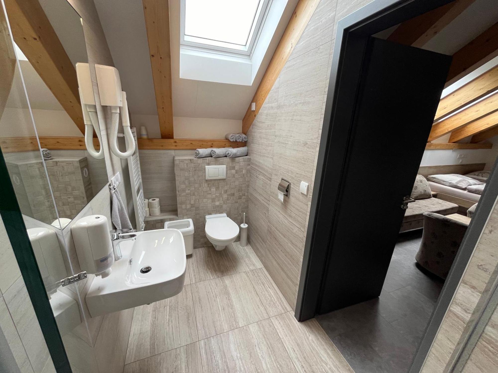 Kunc - V Soukromi - Borova 607, - Stredni Cechy Homestay Pribram