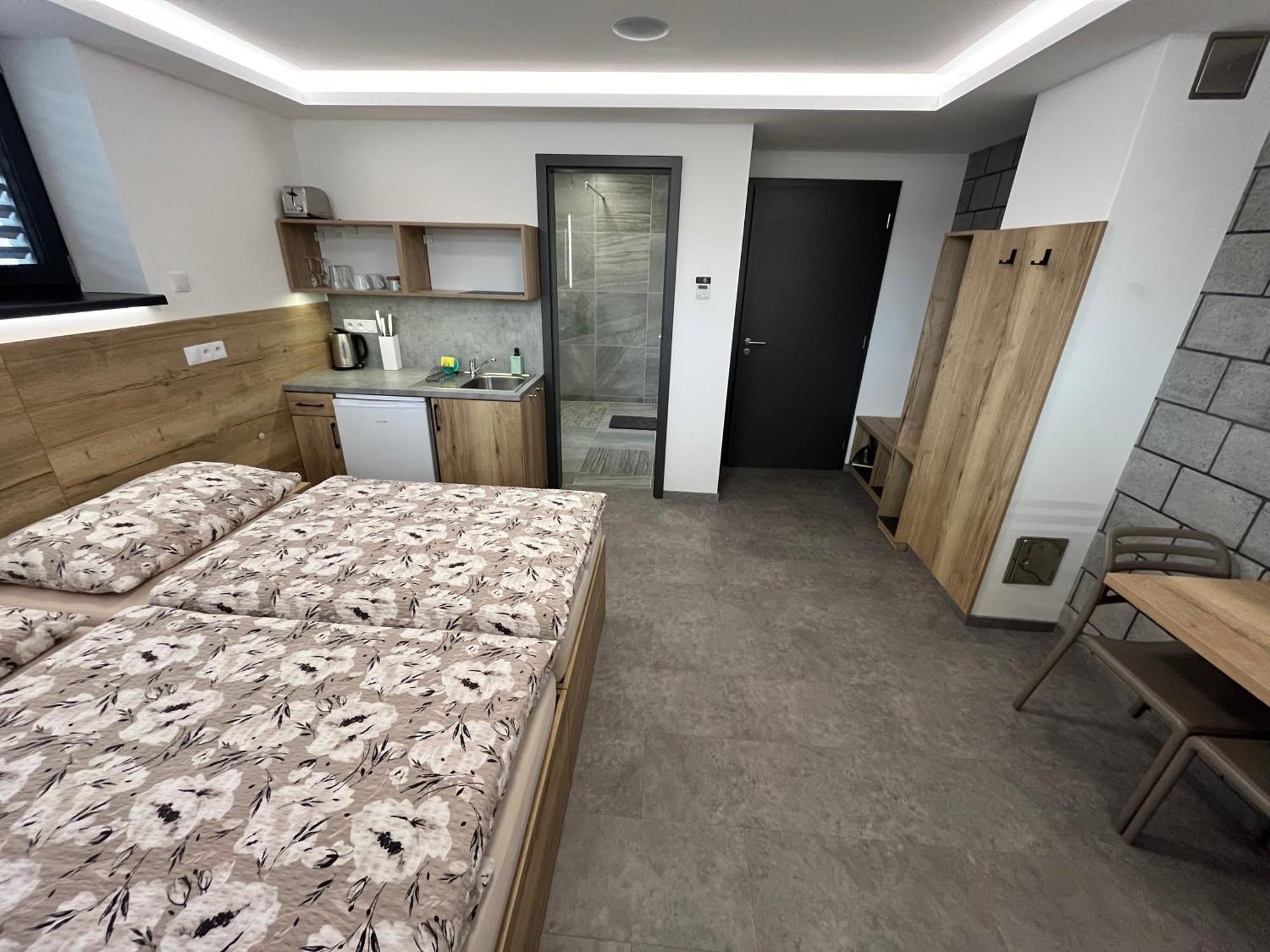 Homestay Kunc - V Soukromi - Borova 607, - Stredni Cechy *